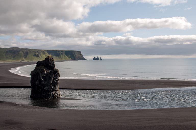 Lee más sobre el artículo Islandia – Costa sur: Vík í Mýrdal, Dyrhólaey, volcán Laki (día 5)