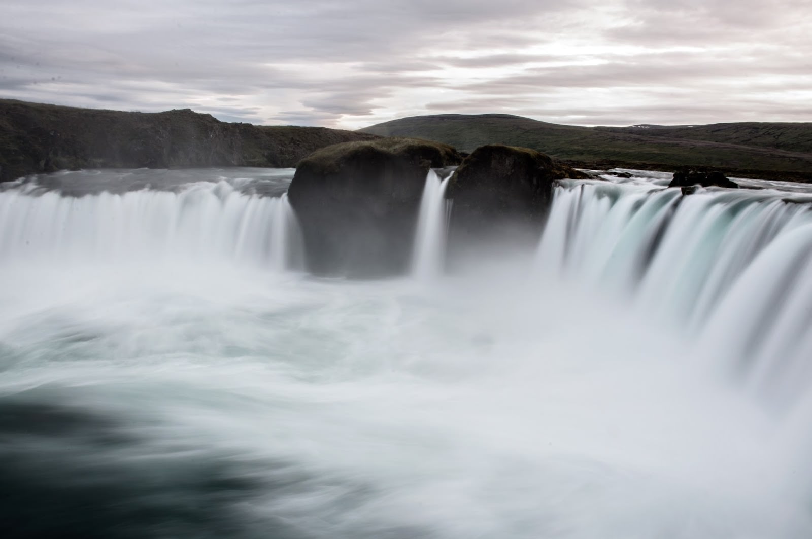 En este momento estás viendo Islandia – Hljoðaklettar, lago Mývatn y cascada de Godafoss (día 9)