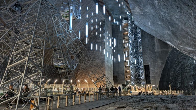 Lee más sobre el artículo Salina Turda: un mundo subterráneo en Transilvania