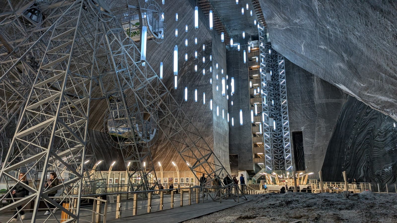 Lee más sobre el artículo Salina Turda: un mundo subterráneo en Transilvania