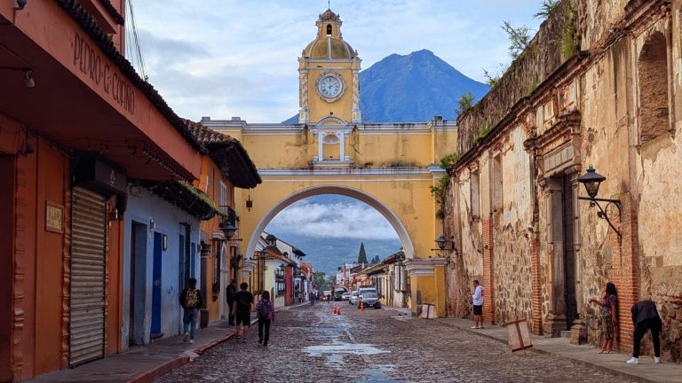 Lee más sobre el artículo Antigua Guatemala: historia entre volcanes